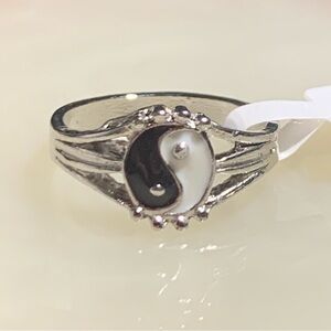 NWT Yin Yang Enamel Silver Tone Ring Size 7